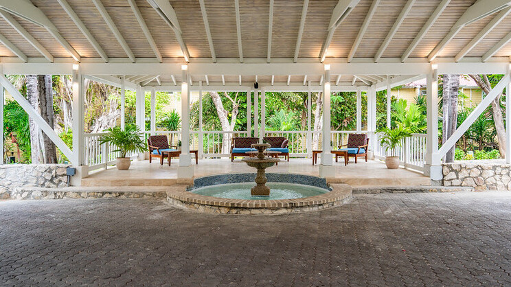 Pineapple Beach Club